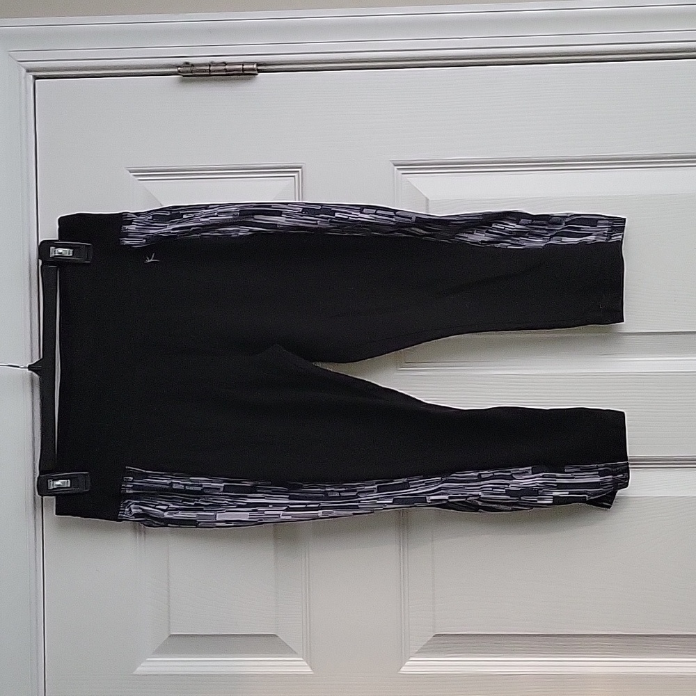 Danskin Now Fitted Dri More Cropped Leggings